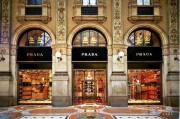 “爽”翻了，Prada“躺枪”还是“躺赢”？